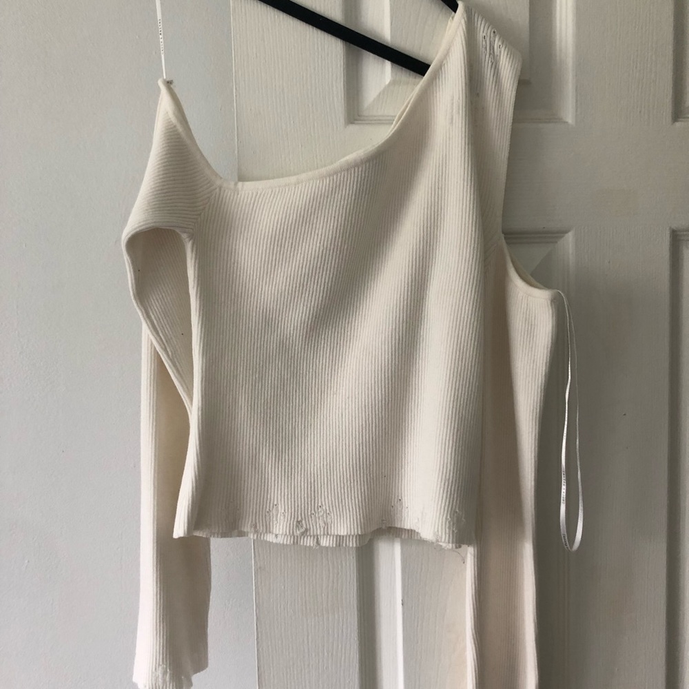 Distressed one shoulder cream long sleeve